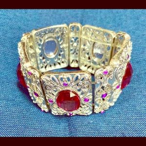 🎁 3 for $15 item   Silver stretchy bracelet